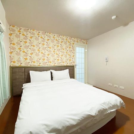Fengjia 101 Apartment Taichung Bagian luar foto