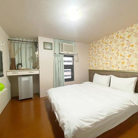 Fengjia 101 Apartment Taichung Bagian luar foto