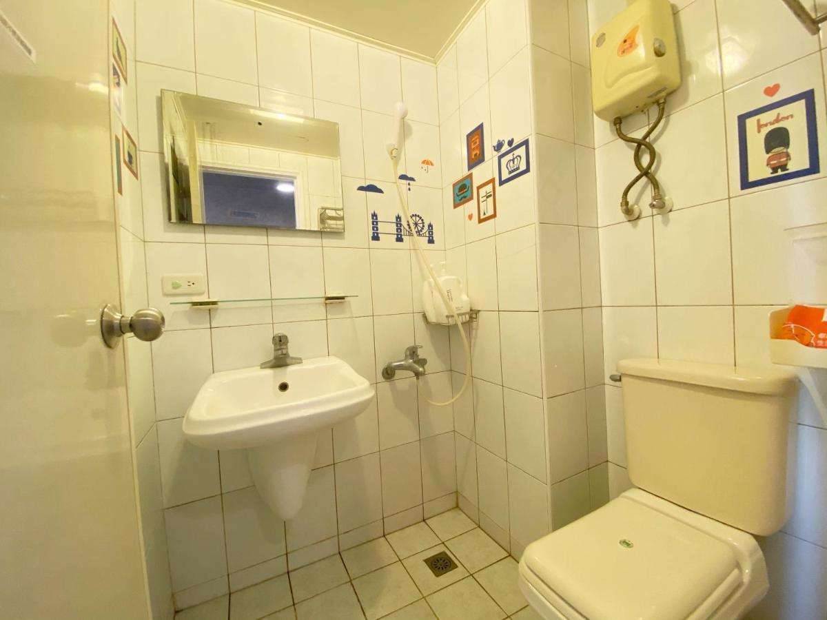 Fengjia 101 Apartment Taichung Bagian luar foto